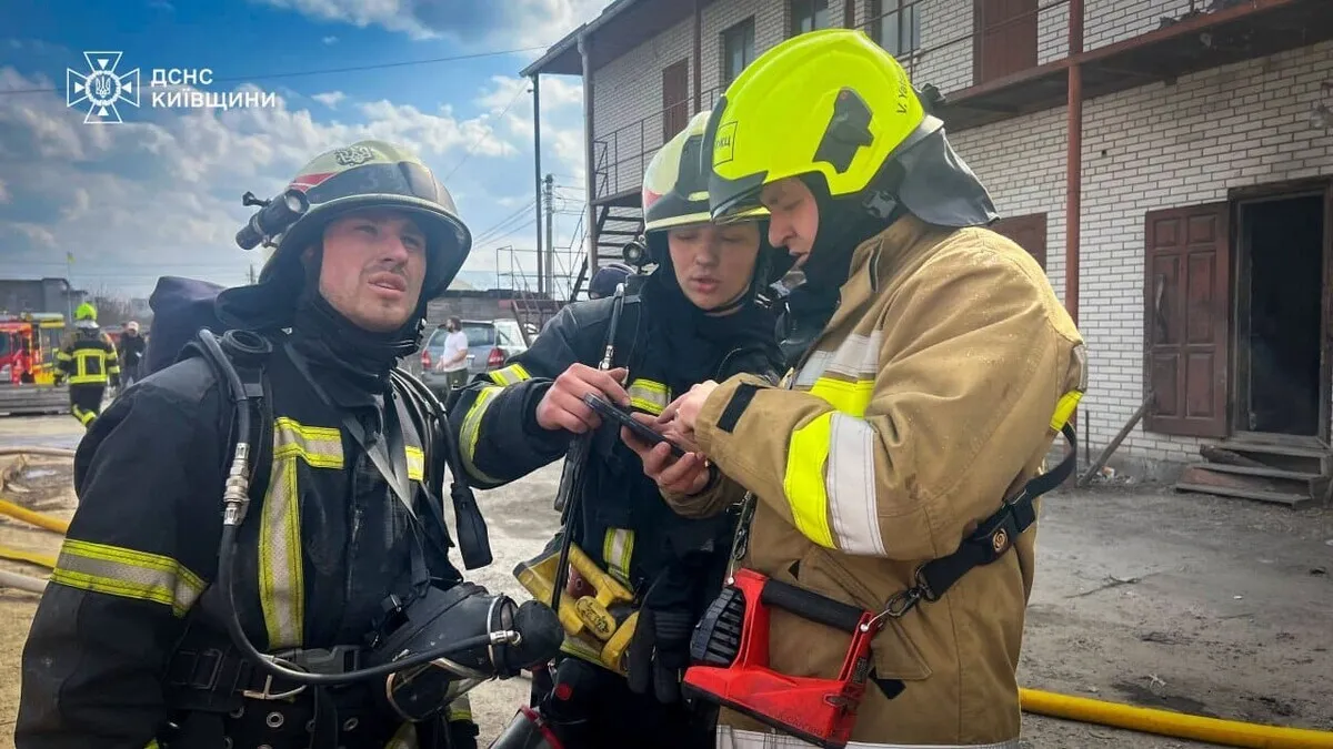 У Боярці через підпал трави згоріла СТО