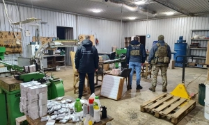 У регіонах, куди можуть відправити евакуйованих із Китаю, почалася паніка