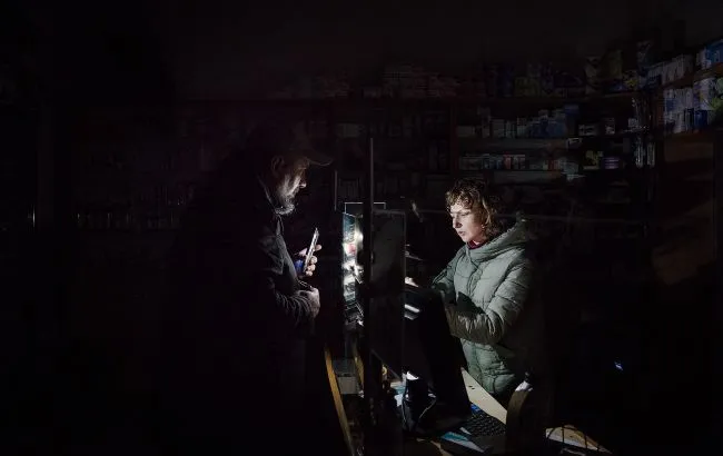 В усіх окупованих містах Луганщини зникло світло після інциденту на ТЕС В усіх окупованих містах Луганщини зникло світло після інциденту на ТЕС