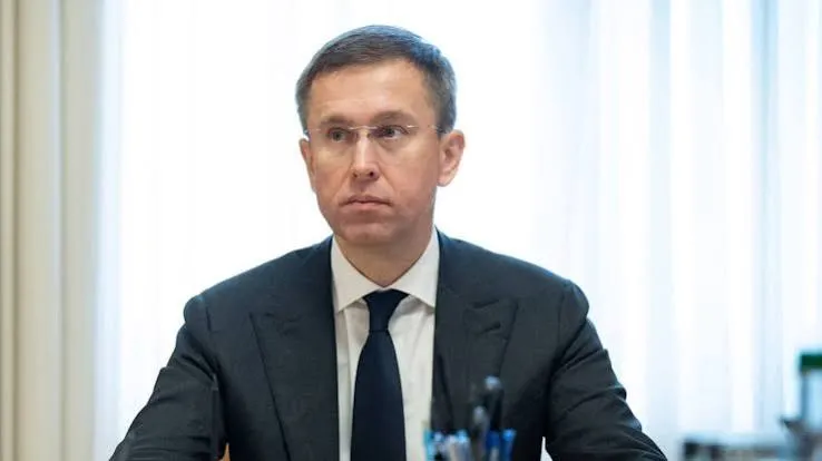 Уряд припиняє фінансування будівництв, ремонтів парків та перекладки бруківки — прем'єр Корецький