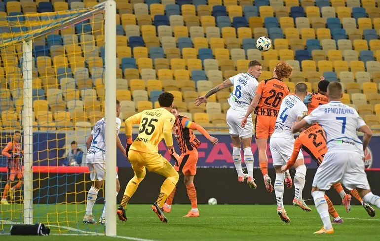 «Шахтар» і «Динамо» отримали великі штрафи від УАФ за дії фанатів