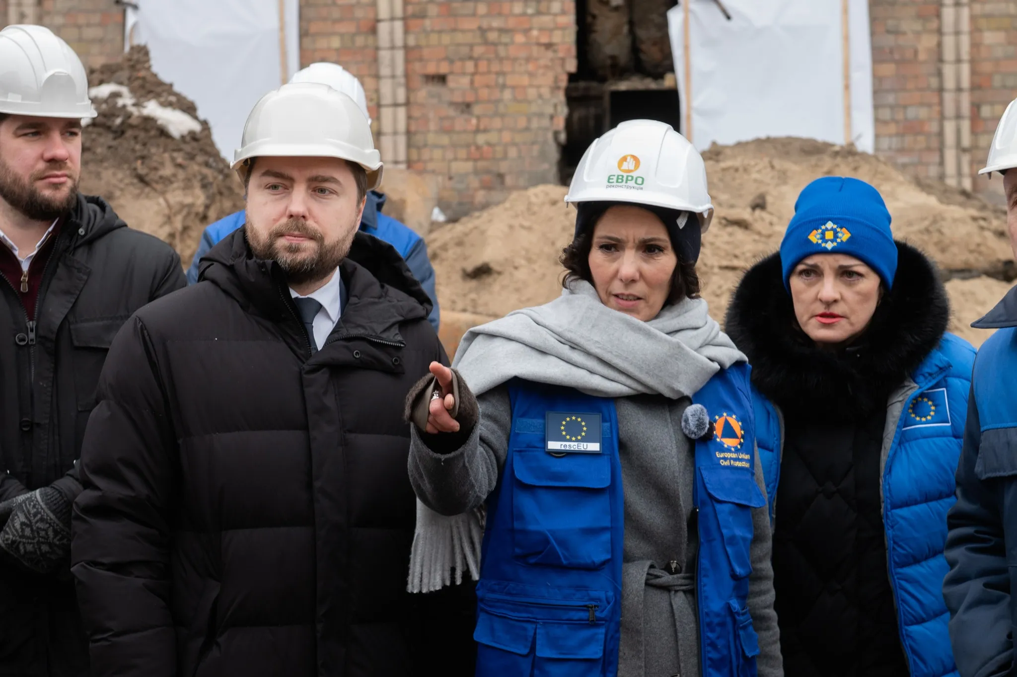 Єврокомісарці Аджі Лябіб показали наслідки атак РФ на Дарницьку ТЕЦ у Києві