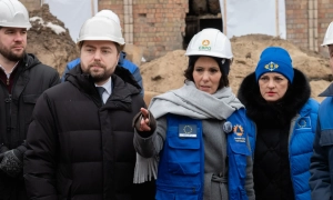 Єврокомісарці Аджі Лябіб показали наслідки атак РФ на Дарницьку ТЕЦ у Києві