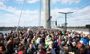 Сенаторы-демократы раскритиковали Трампа за смягчение санкций в отношении нефти из России