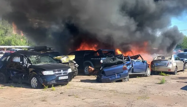 A Russian FPV drone set a parking lot in Kramatorsk on fire