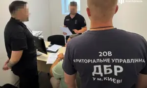 Сыну львовского военкома подарили дом с бассейном