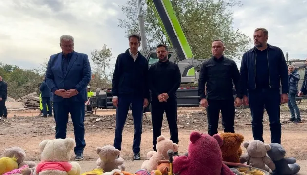 Зеленский отвез главу МИД Великобритании в Прилуки, где продемонстрировал ужасное преступление РФ