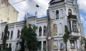 Фото, відео: на Подолі трамвай на повній швидкості протаранив десятки автівок