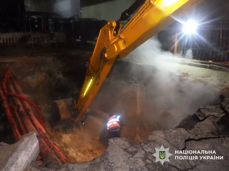 У Києві оголосили підозру посадовцю після падіння дівчини в яму з окропом