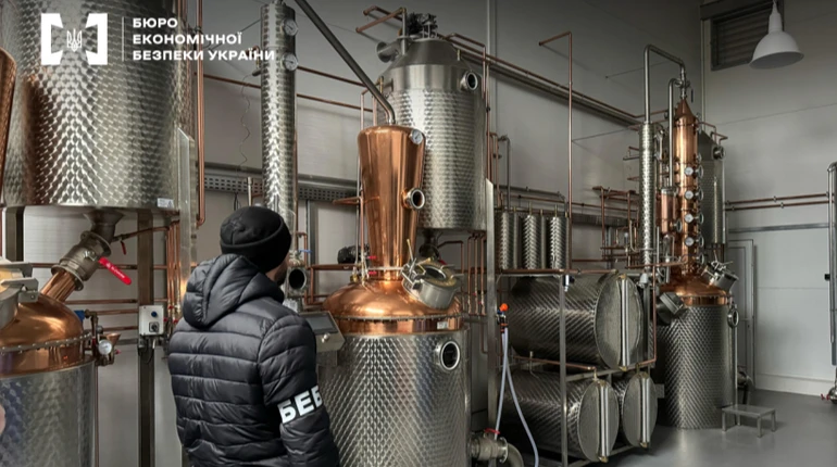 На Черкащині викрили нелегальний цех із виробництва алкоголю