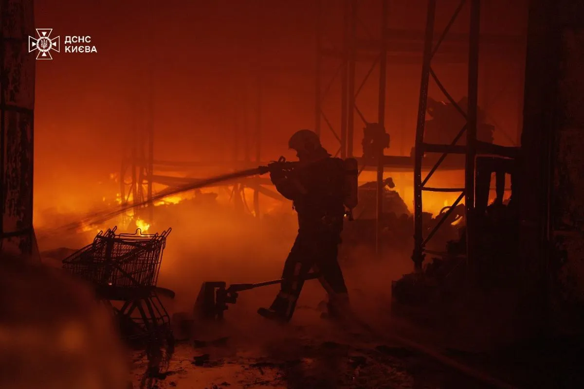 ДСНС масово використовує дрони та роботів для ліквідації наслідків російських атак ДСНС масово використовує дрони та роботів для ліквідації наслідків російських атак