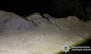 В Киеве возле «Берестейской» на месте демонтированных МАФов обустроили сквер