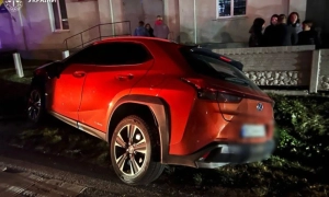 Фото: на Закарпатті під автомобілями обрушився стратегічний міст