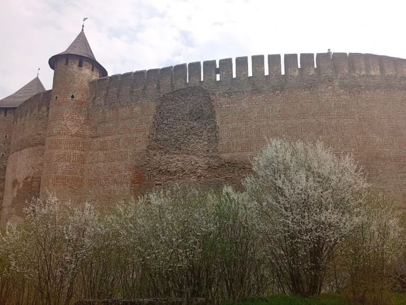 В Хотинской крепости обрушилась стена, территория оцеплена