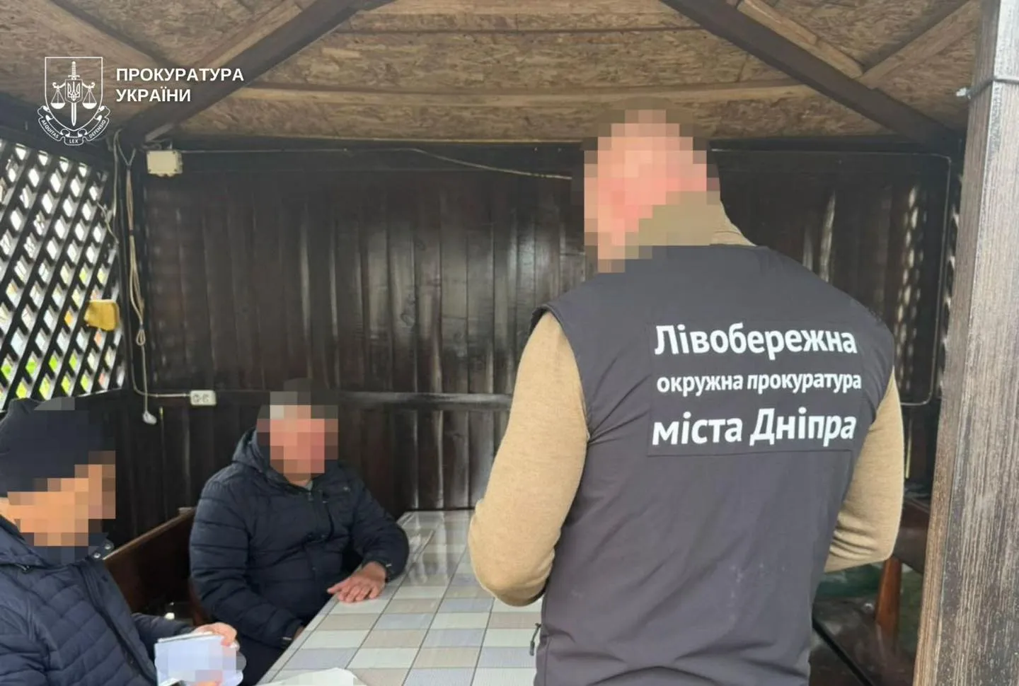 Ексголову громади на Дніпропетровщині підозрюють у закупівлі непридатних укриттів на 5 млн грн