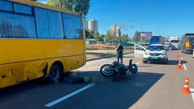 Fatal Traffic Accident in Kyiv: Bus Collides with BMW Motorcycle