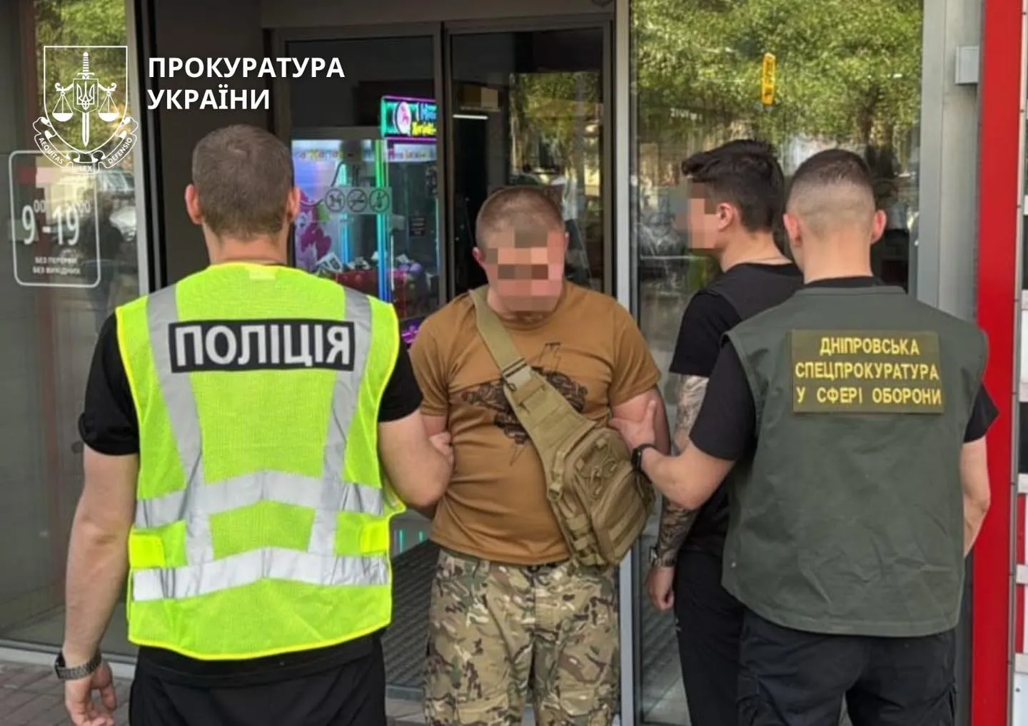 A company commander and a brigade sergeant are suspected of extorting money from a soldier