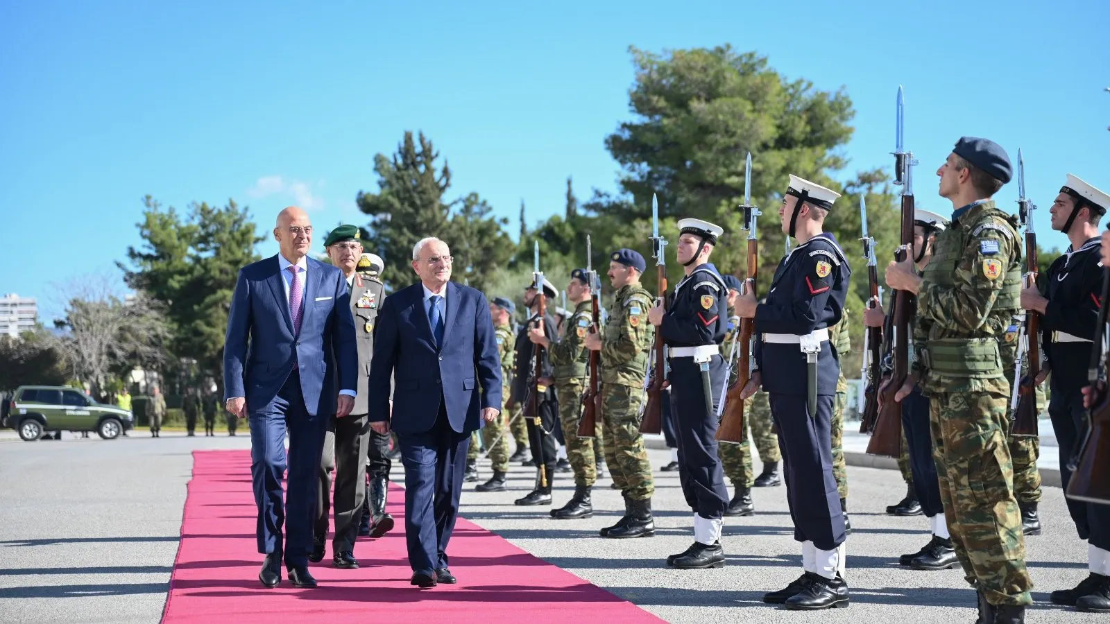 Греція оголосила про передачу бронетехніки Лівану найближчим часом
