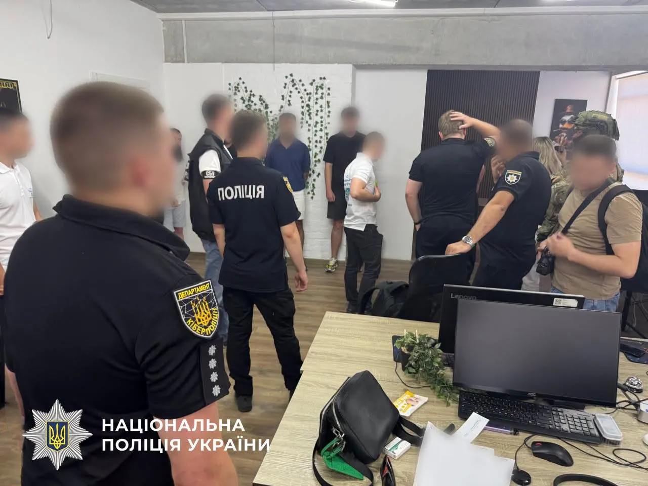 A fraudulent call center defrauded Ukrainians and EU citizens of more than 2.7 million hryvnias