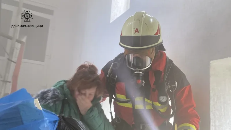 Вибух зарядної станції спричинив пожежу в офісі Івано-Франківська