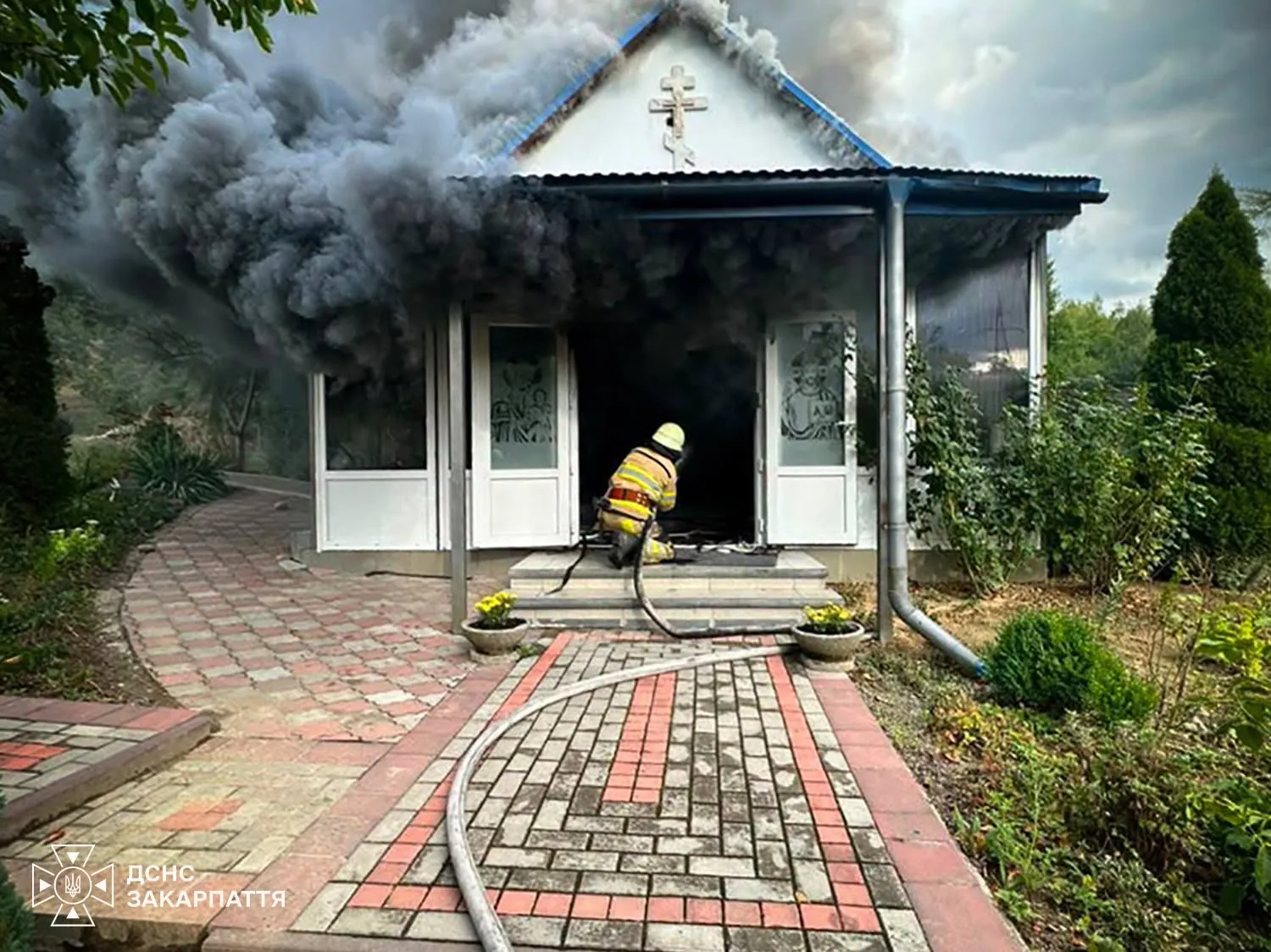 На Закарпатті загорівся монастирський скит УПЦ МП