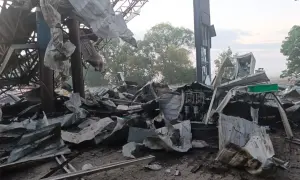 В Москве в результате атаки дронов повреждены многоэтажный дом и склад Wildberries, есть раненые
