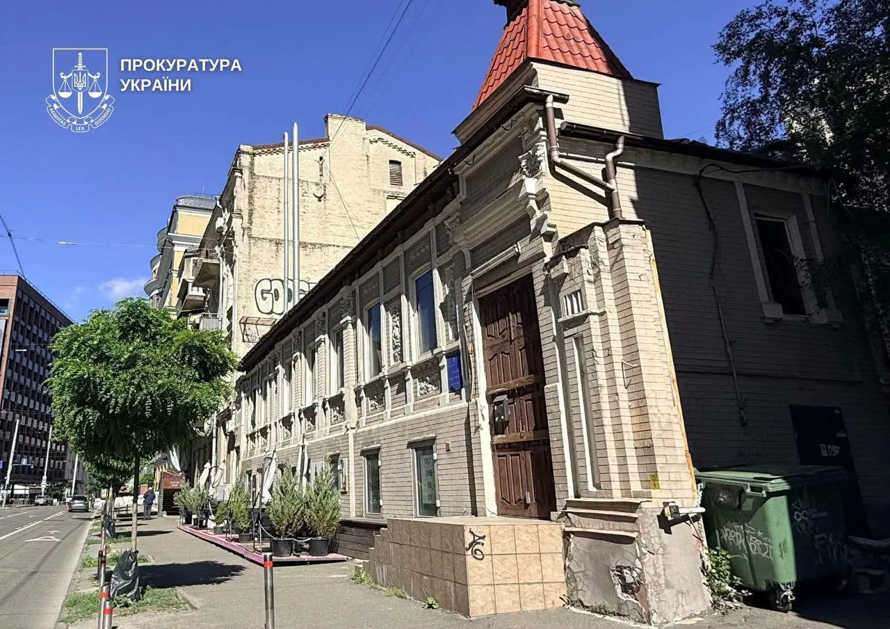 A court in Kyiv has ordered the restoration of a historic building on Saksahanskoho Street