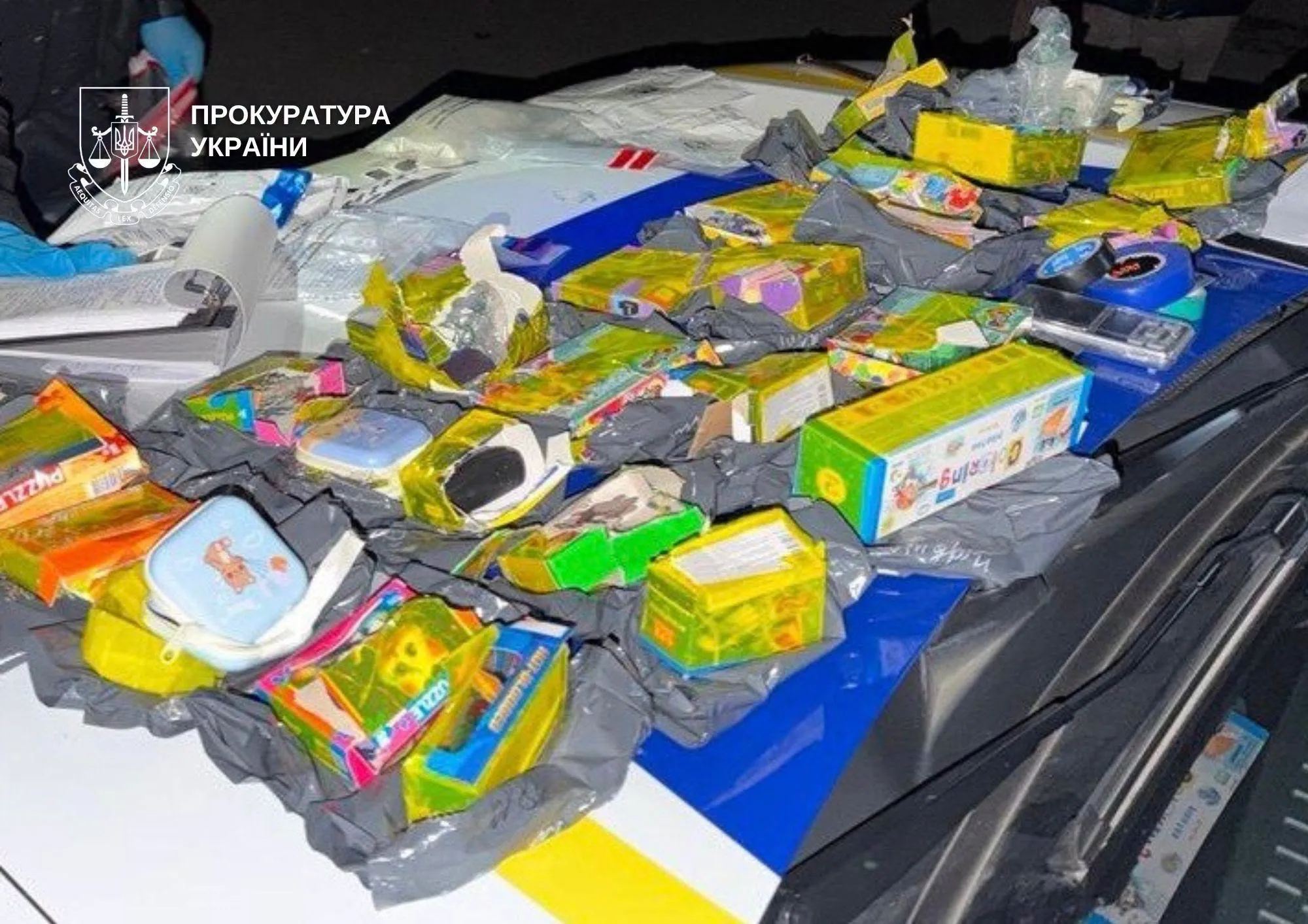 В Киеве женщина прятала наркотики в детских игрушках