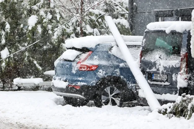 Severe weather has hit Slovenia, Croatia, and Bosnia: thousands of people are without power, and schools are closed
