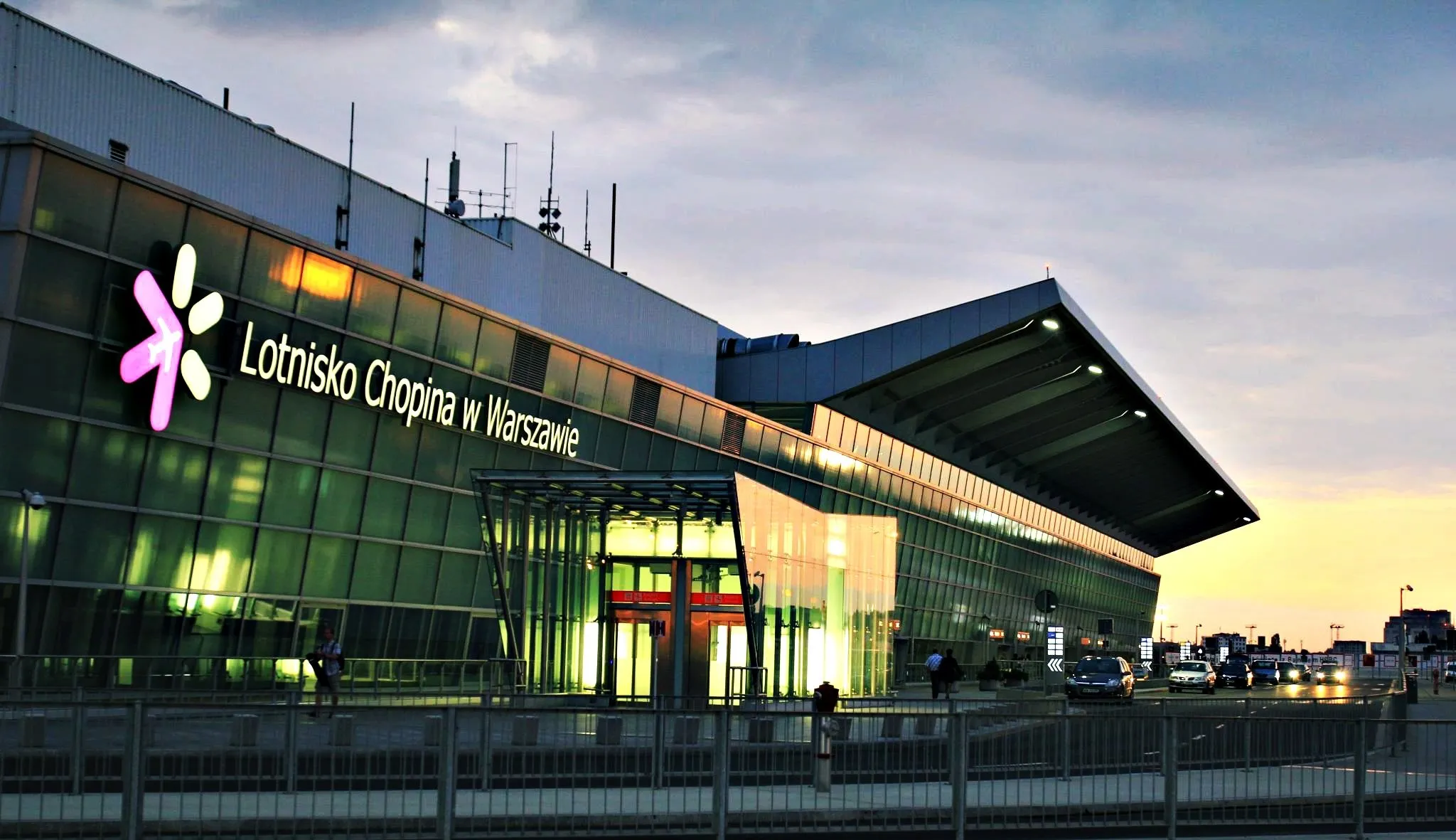 У Варшавському аеропорту попередили про серйозні перебої через негоду