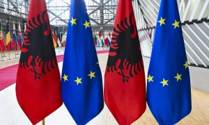 Анджеліна Джолі звинуватила Бреда Пітта у захопленні спільного майна