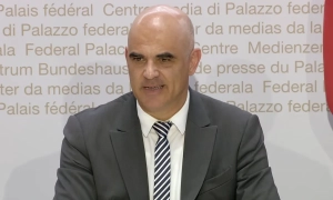 AstraZeneca офіційно визнала побічні ефекти своєї вакцини 