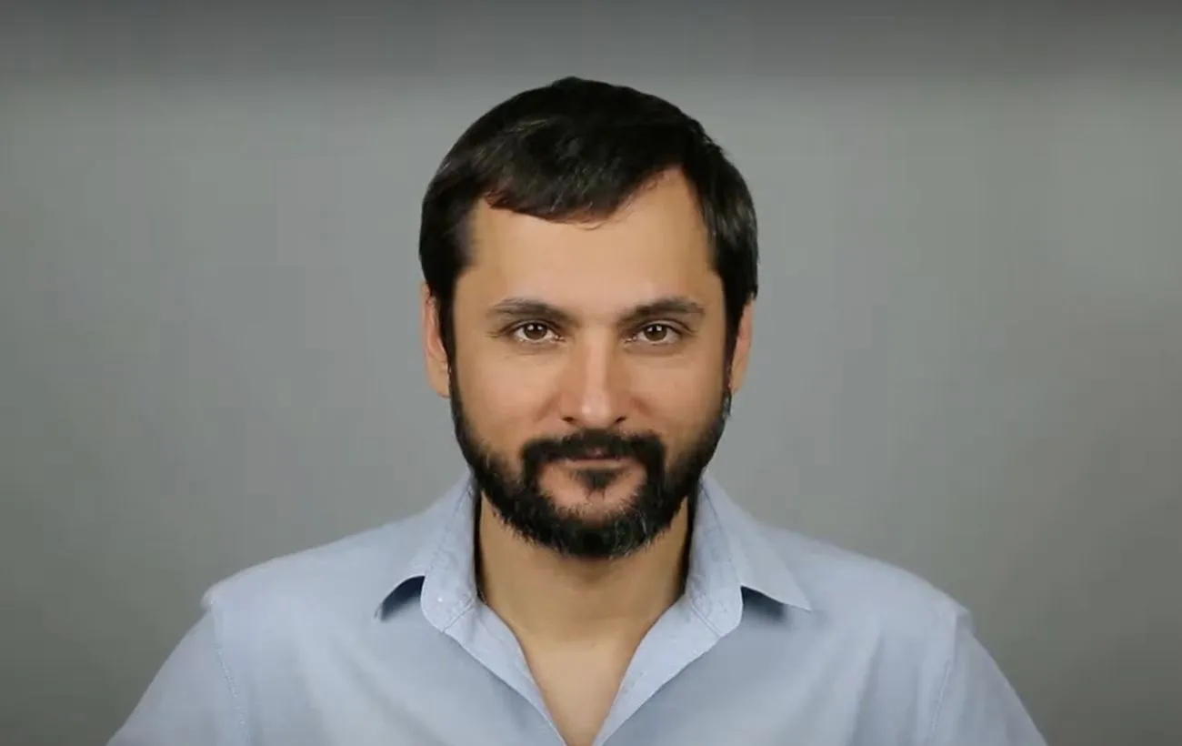 The court has ordered the former director of the Molodyi Theater to remain in custody