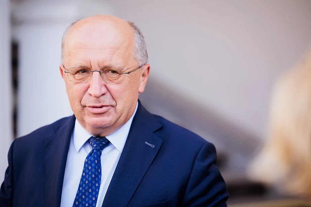 Єврокомісар закликає ЄС готуватися на випадок «неспрацювання» 5 статті НАТО