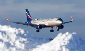 В Москве в результате атаки дронов повреждены многоэтажный дом и склад Wildberries, есть раненые