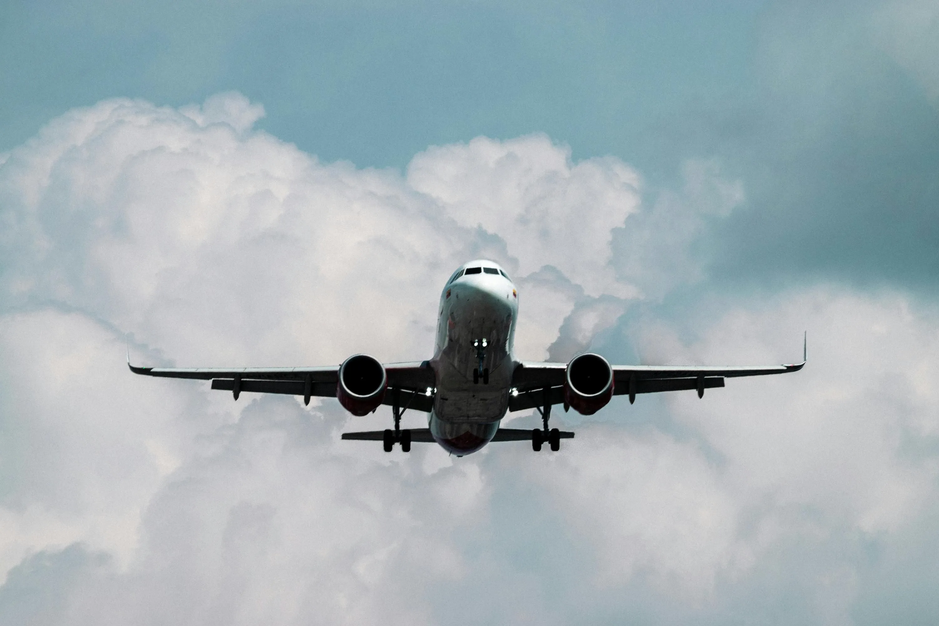 ЄС може зобов’язати країни створювати запаси авіапального — Reuters