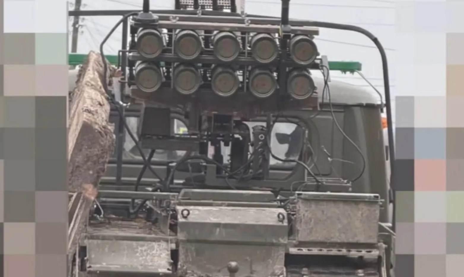 Окупанти створили наземний дрон із установкою для десяти вогнеметів «Шмель»