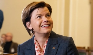 Напруга наростає: США відправили авіаносець до Тайваню