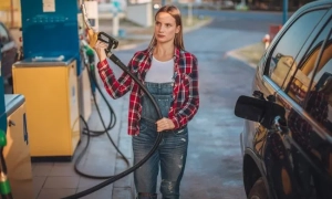 Разумков потроллил Тищенко за «дешевые продукты» на Бессарабском рынке