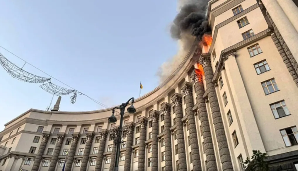 В КГГА обсуждают восстановление Дома правительства в стиле кинцуги