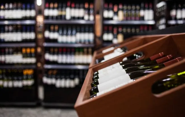 The tax authority has revoked more than 5,000 alcohol and tobacco licenses since the beginning of the year