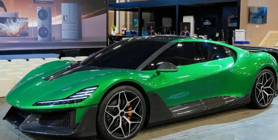 Відео: китайський виробник пилососів презентував електрокар, який стане конкурентом Porsche Taycan