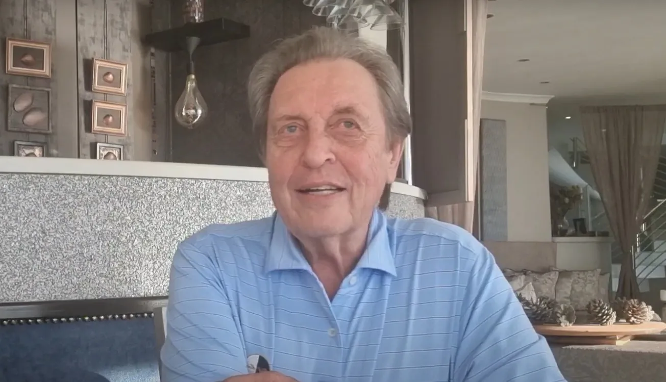 Батько Ілона Маска заявив, що не проти отримати російський паспорт Батько Ілона Маска заявив, що не проти отримати російський паспорт