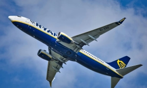 У Словаччині зійшов з рейок пасажирський потяг після зіткнення з фурою — Aktuality