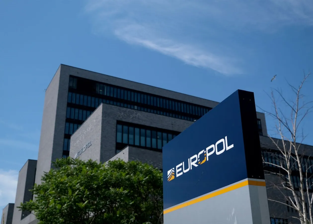 Європол викрив мережу переправлення мігрантів до Британії