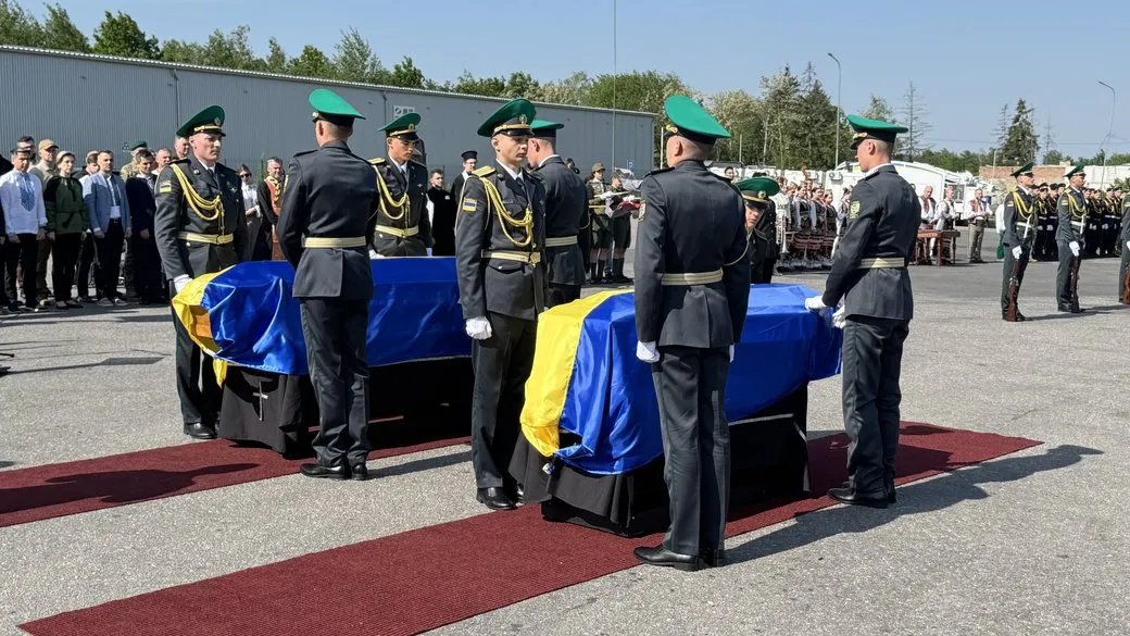 Прах главы ОУН Андрея Мельника и его жены передали в Украину