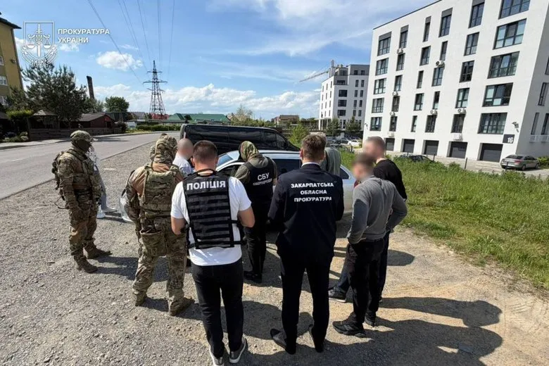 В Закарпатье будут судить адвоката и директора колледжа за схему отсрочек на сумму 25 тыс. долларов