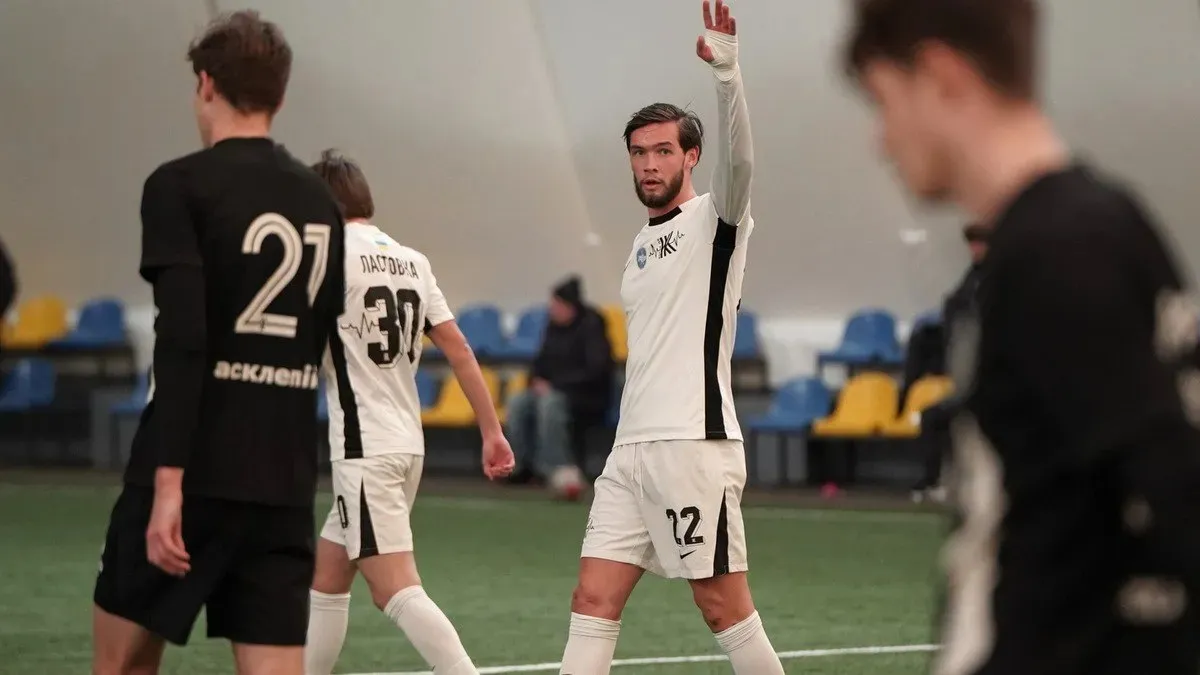 Бійка з ТЦК: суд скасував нічний домашній арешт футболісту Данилу Колеснику