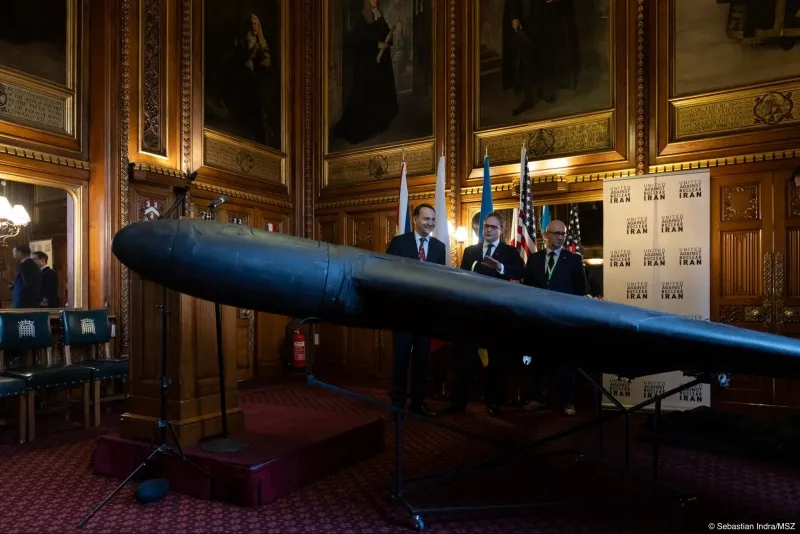 Сікорський показав у парламенті Британії Шахед, яким росіяни атакували Україну