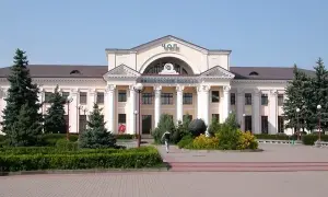 Фото: в Умань приехали тысячи хасидов и израильские полицейские